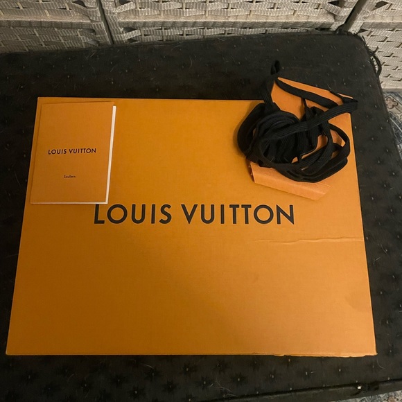 Louis Vuitton Shoes - Picture 4 of 8